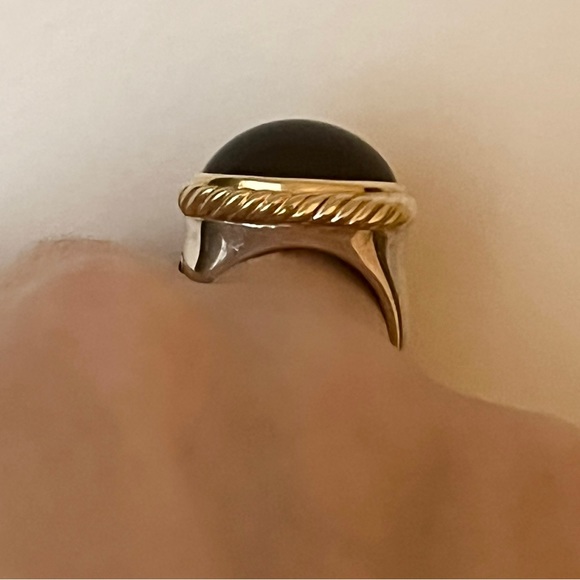David Yurman Signature Oval Ring With Black
Onyx And Gold - Picture 8 of 12